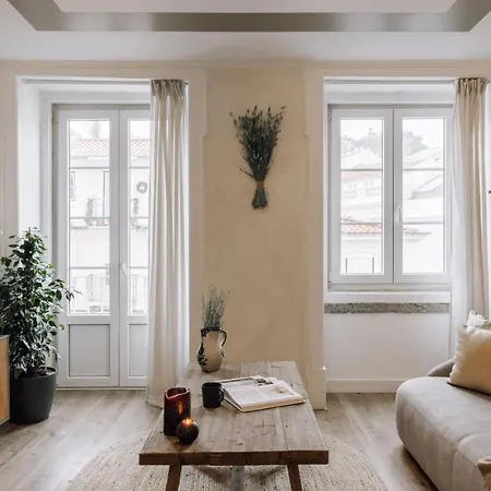 Bubion - 2 Bedrooms In Santo Antonio * Lissabon